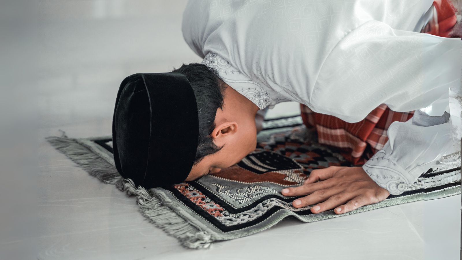 UDAH RAJIN SHOLAT TAPI RUGI? KOK BISAA?