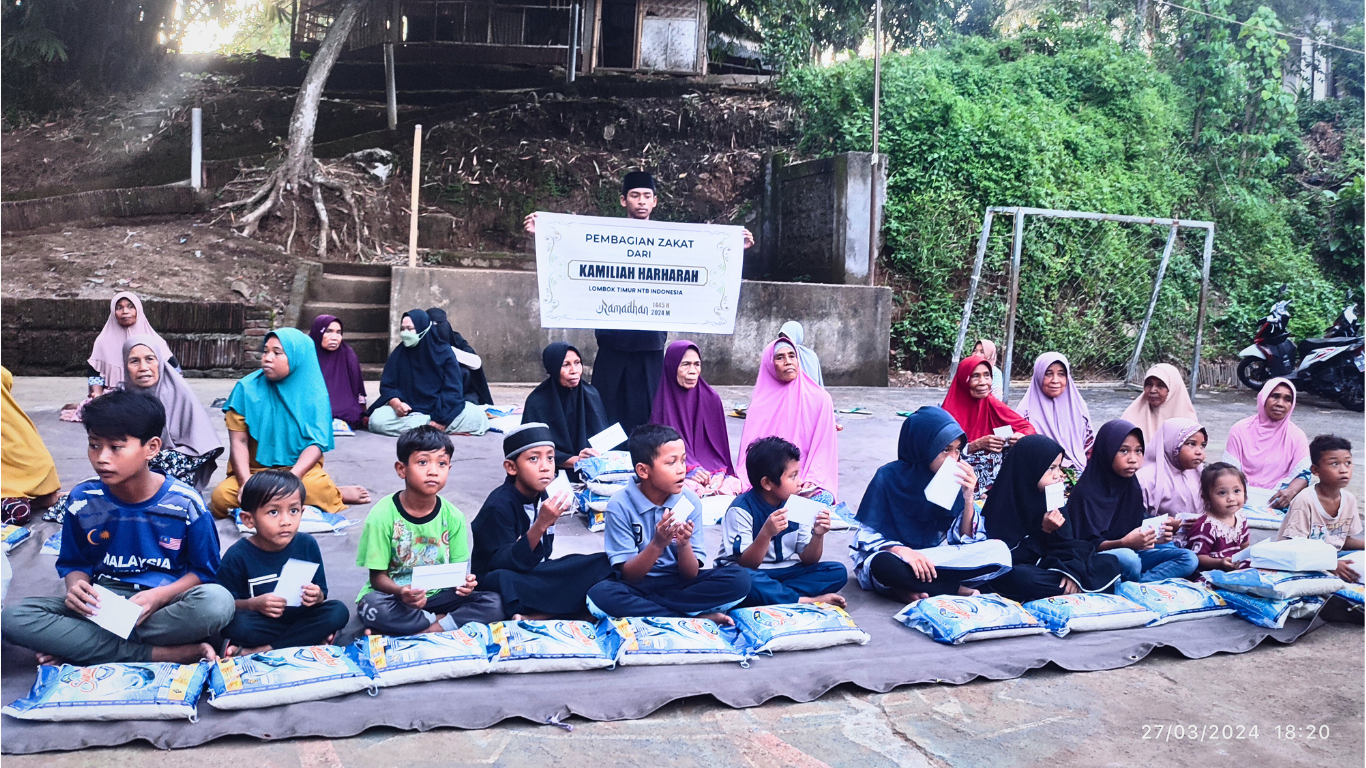 Momen Berkah di Pondok Pesantren Imam at-Thabari Berbuka Bersama dan Menyalurkan Zakat Kepada Anak Yatim dan Orang Tua Jompo